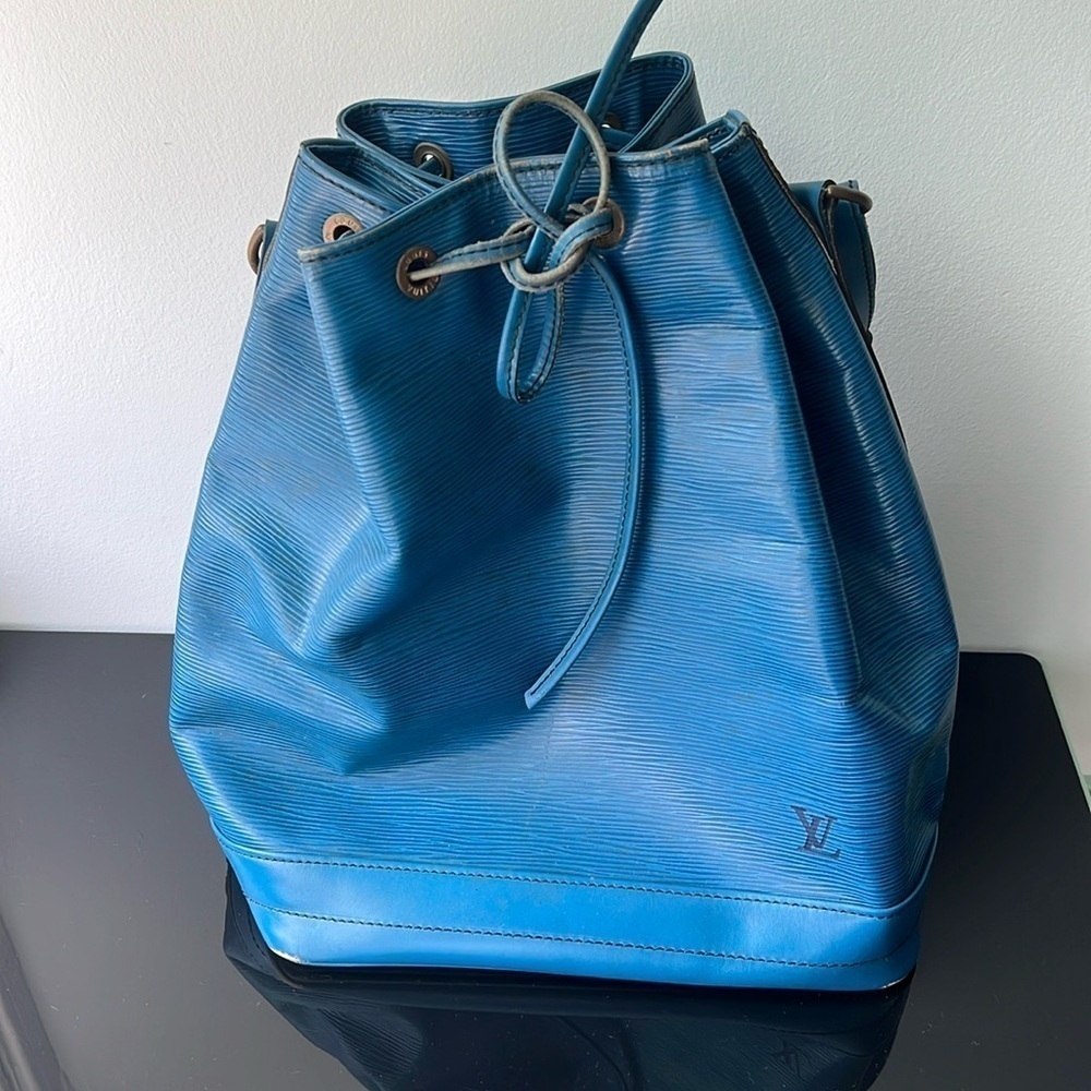 Louis Vuitton Épi Leather Shoulder bag